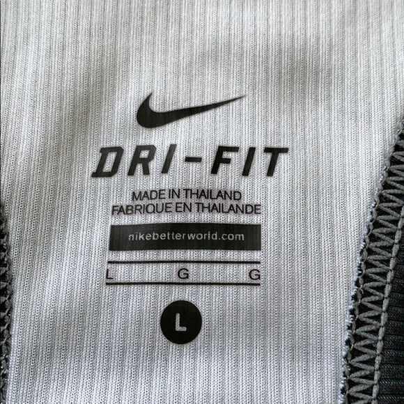 Nike Dri-Fit Tank Size Large - Picture 8 of 8